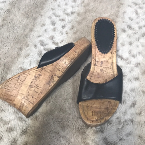 😎🥰3 for 20! Black/tan wedges - Picture 2 of 2